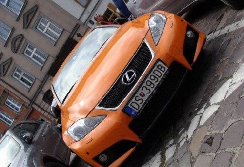 IS-F orange : Une Lexus pressée !