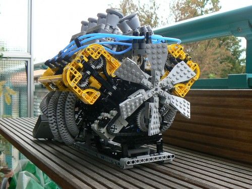 Lego : Si ?a, c’est pas du V8 !