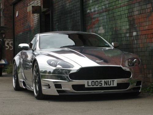 Le chrome c’est chic : Sur une Aston Martin V8 Vantage vous en pensez quoi ?