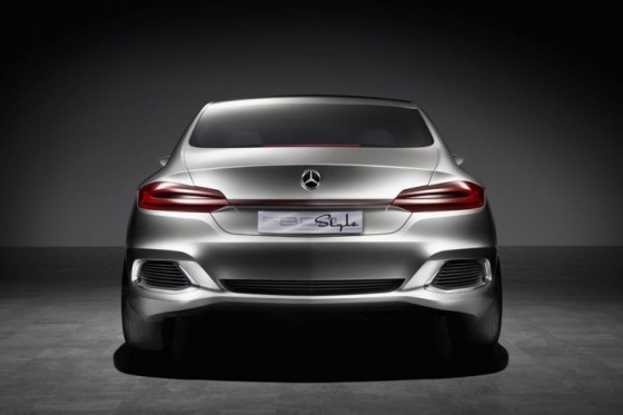 Mercedes F800 Concept 12 560x373 Mercedes F800 Style : Spirit of the CLS 