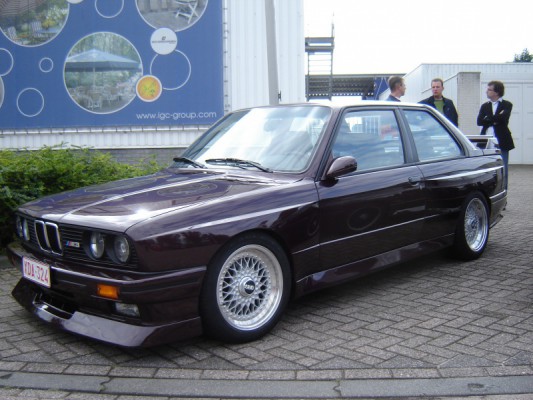 M3 533x400 BMW M3 : 25 ans, 4 générations, 3 vidéos et 30 minutes de plaisir !