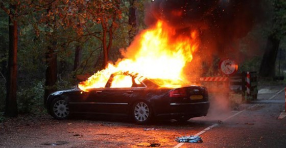 Dans la série on achève bien les berlines de luxe : L’Audi A8 incendiée