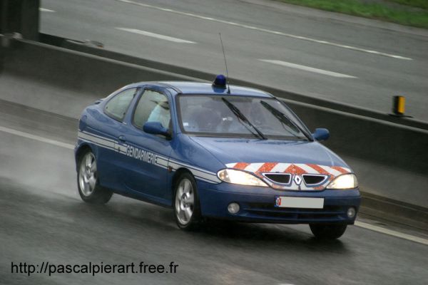 m%C3%A9gane-coup%C3%A9-gendarmerie.jpg