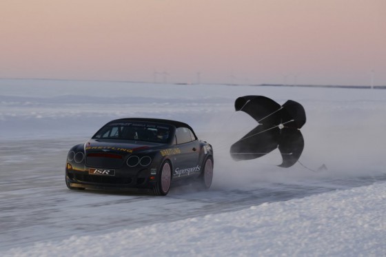 bentleyicerecord 10 560x373 Bentley on ice : Plus de 330 km/h en cabriolet   (vidéo)