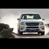 2012 mercedes benz m class actf34 ns 531115 8151 200x200 Mercedes Benz ML 2012 : Officiellement...maouss nouveau !  (+ 1ere vidéo)