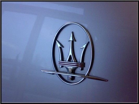 logo Maserati by Zeus Power. 533x400 SUV Maserati : Présent à Francfort sous la forme dun concept car 