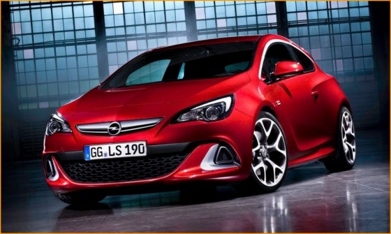 Opel Astra OPC 2012 1 560x335 Opel Astra OPC 2012 : A la chasse aux R, RS, S3 