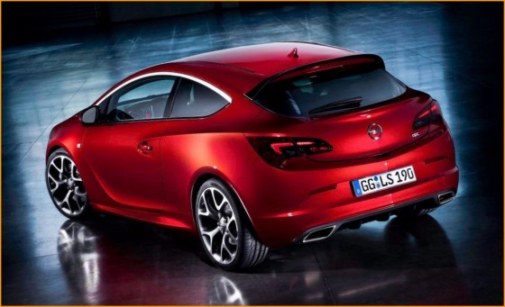 Opel Astra OPC 2012 2 560x341 Opel Astra OPC 2012 : A la chasse aux R, RS, S3 