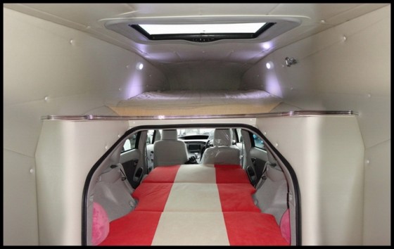 Prius Camper.6 560x354 Toyota Prius Camper : Le premier camping car 4 places hybride au profil... particulier !