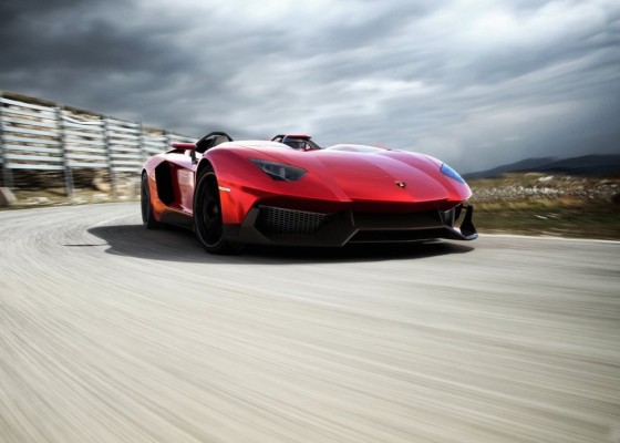 Lamborghini Aventador J Concept 2012.2 560x400 Lamborghini Aventador J : Grisante, excitante, puissante...  (vidéo)