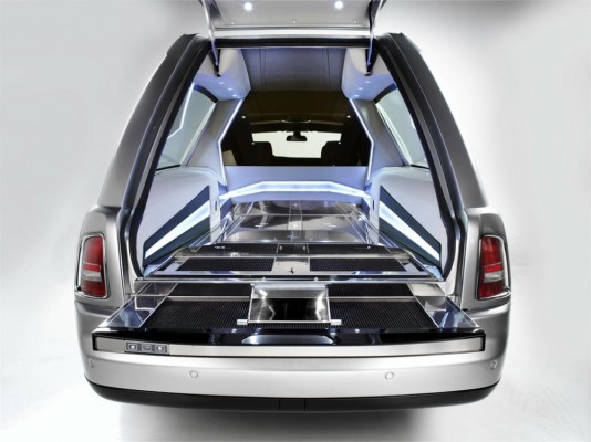 Rolls Royce Phantom corbillard.3 534x400 Rolls Royce Phantom B12 : Pour faire un dernier voyage dans le luxe, la calme et la volupté