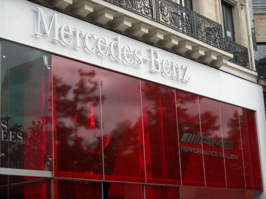 Aux Champs élysées : Mercedes rend hommage à AMG avec la Performance Gallery