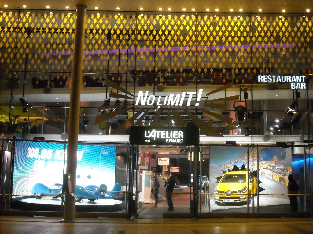 Aux Champs Elysées : Un Atelier Renault « No Limit ! »
