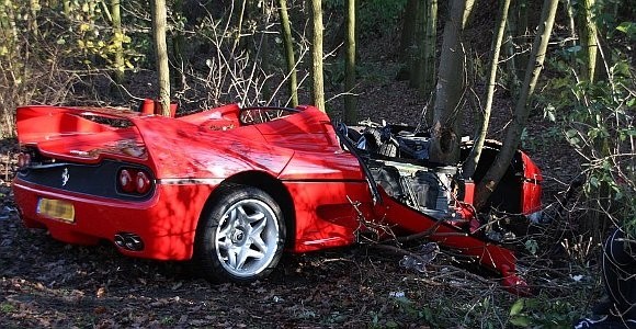 car_crashes_ferrari_f50_crashed_in_holland_01