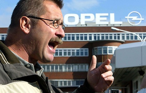Ouvrier en colère chez Opel !
