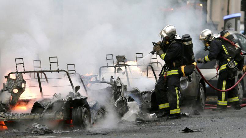 Autolib en feu à Paris dans le 11eme