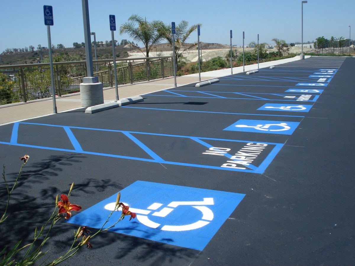 Personnes Handicap Es Vers La Gratuit Du Stationnement M J   Parking Handicapé Vers La Gratuité 1200x900 