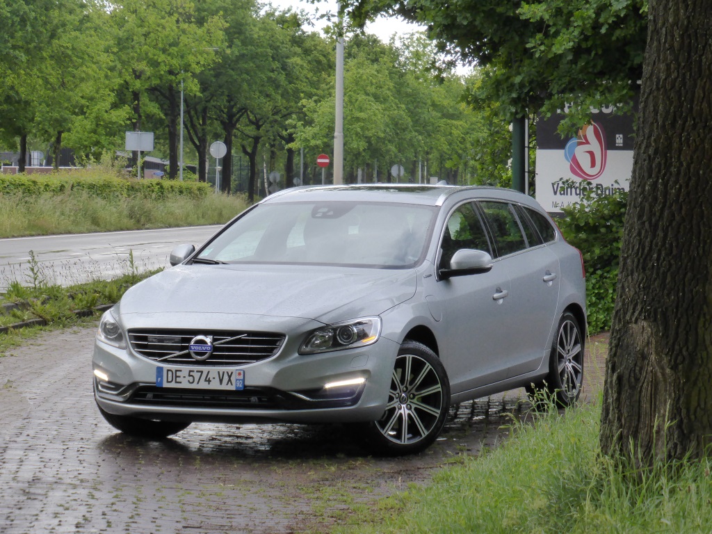 Essai Volvo V60 D6 Awd Plug In Hybrid Turn Green